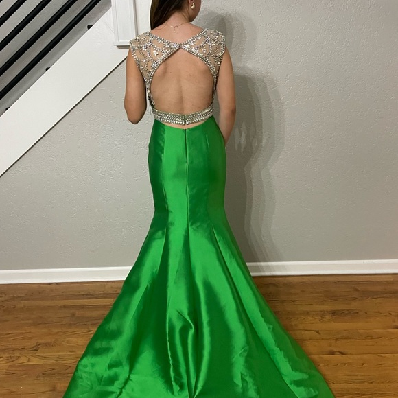 JOVANI gown. Size 2. NWT - Picture 3 of 5